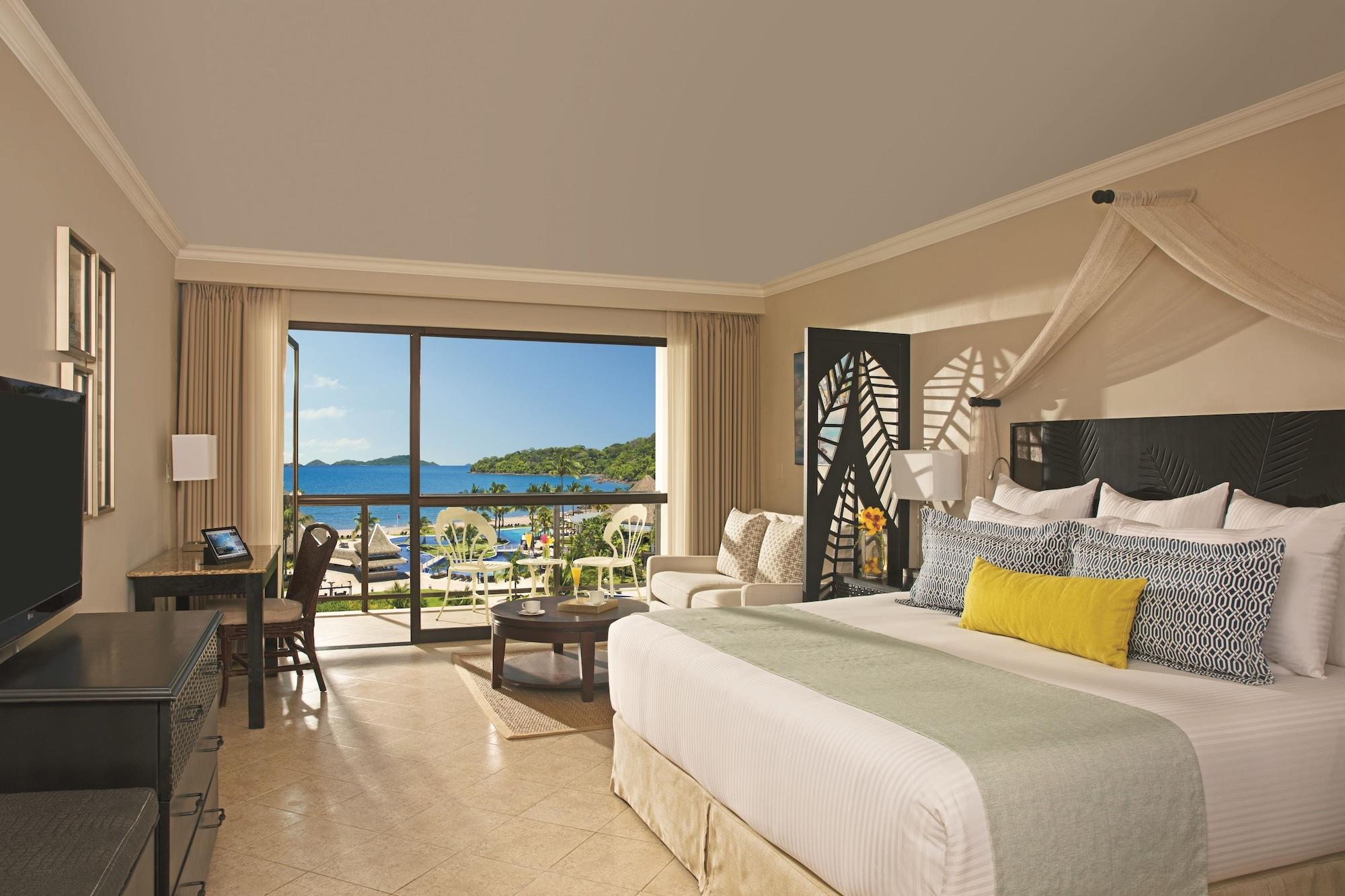 Dreams Playa Bonita All Inclusive Panama City Exterior photo A room at the Hard Rock Hotel Vallarta
