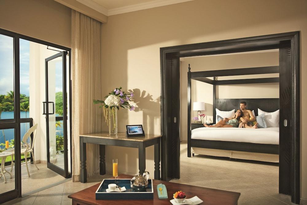 Dreams Playa Bonita All Inclusive Panama City Exterior photo A suite at the Hard Rock Hotel