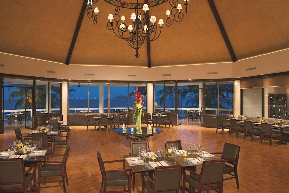Dreams Playa Bonita All Inclusive Panama City Exterior photo The restaurant at the resort