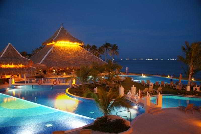 Dreams Playa Bonita All Inclusive Panama City Exterior photo The resort at night