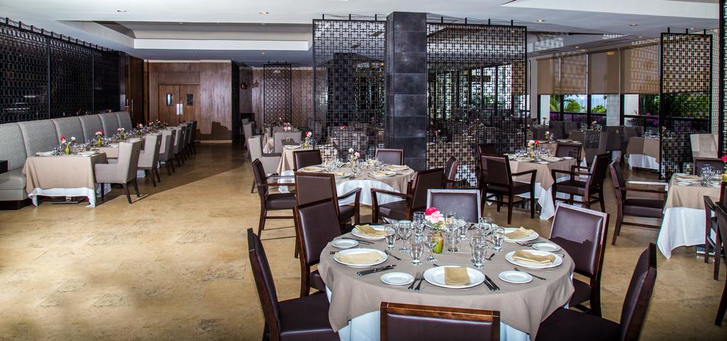 Dreams Playa Bonita All Inclusive Panama City Exterior photo The interior of the restaurant