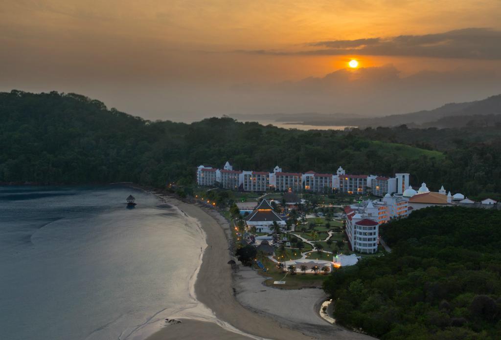 Dreams Playa Bonita All Inclusive Panama City Room photo Sunset at the Shangri-La Tanjung Rhu Resort